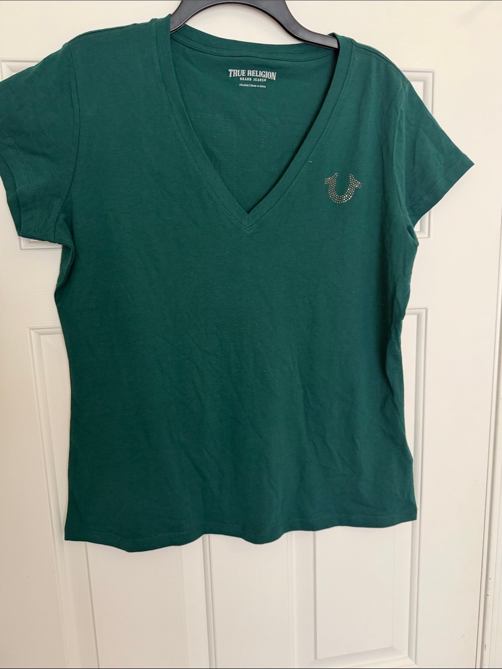 True Religion Women's Emerald V-Neck Tee with Rhinestone Logo, new! Size 2XL